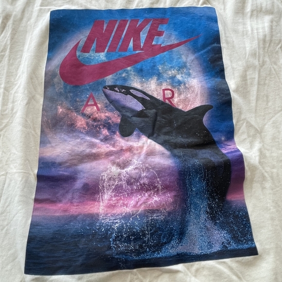 Nike The Nike Tee White Dolphin Ocean Graphic T-Shirt for Men Size Medium - Picture 3 of 4
